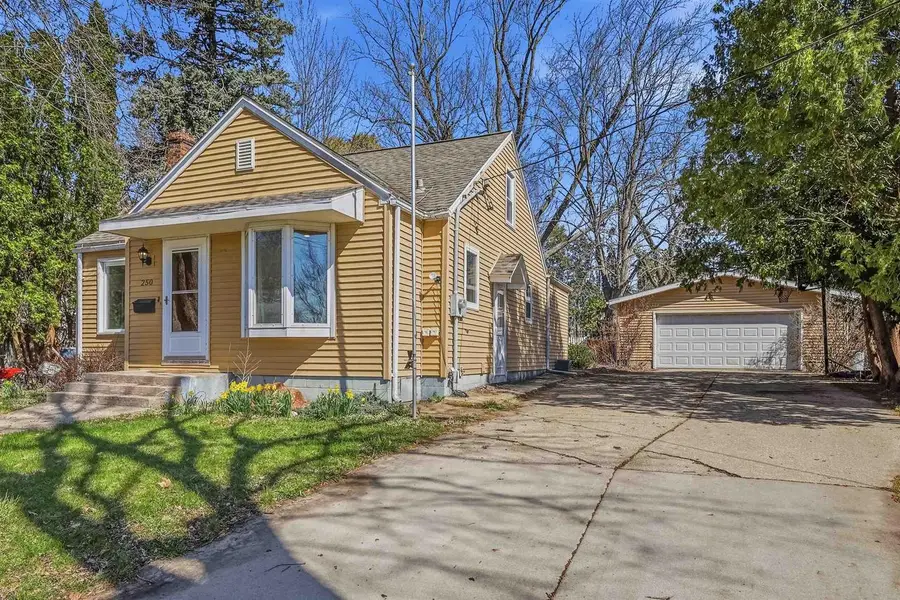 250 E Dewey Street, Platteville, WI 53818 - #2