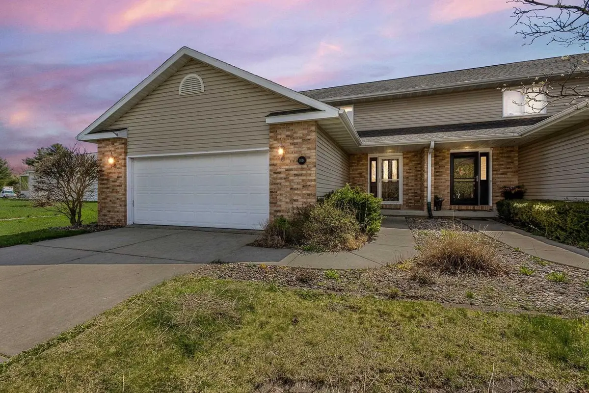 1014 Perry Parkway, Oregon, WI 53575 - #1