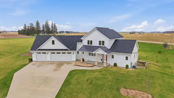 N6329 Tradewinds Circle, Beaver Dam, WI 53916