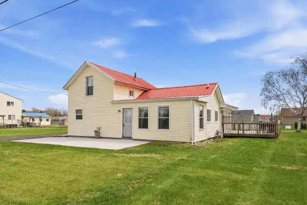 2425 Oakhill Avenue, Janesville, WI 53546