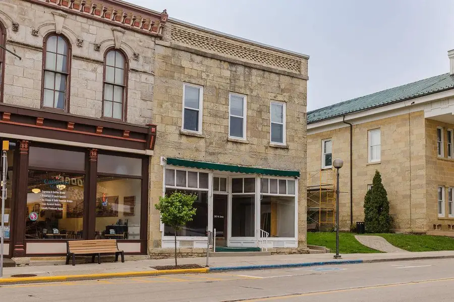 210 Iowa Street, Dodgeville, WI 53533 - #3