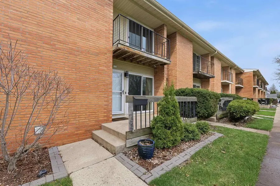 733 9th Avenue, Oshkosh, WI 54902 - #2