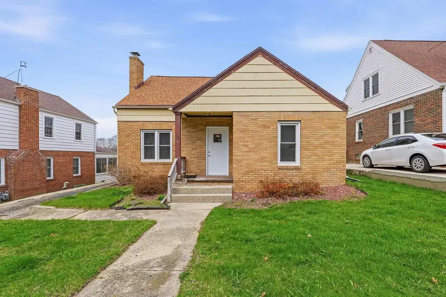 612 Mackie Street, Beaver Dam, WI 53916 - #2