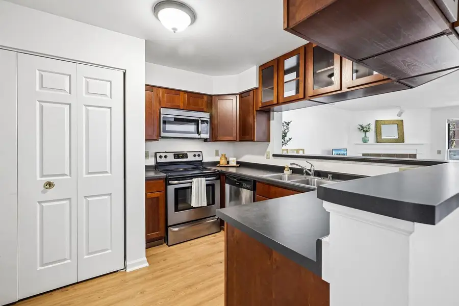 6 Captains Court #2, Madison, WI 53719 - #3