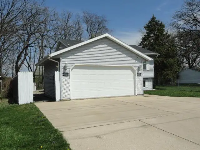 468 W Delavan Dr, Janesville, WI 53546 - #3