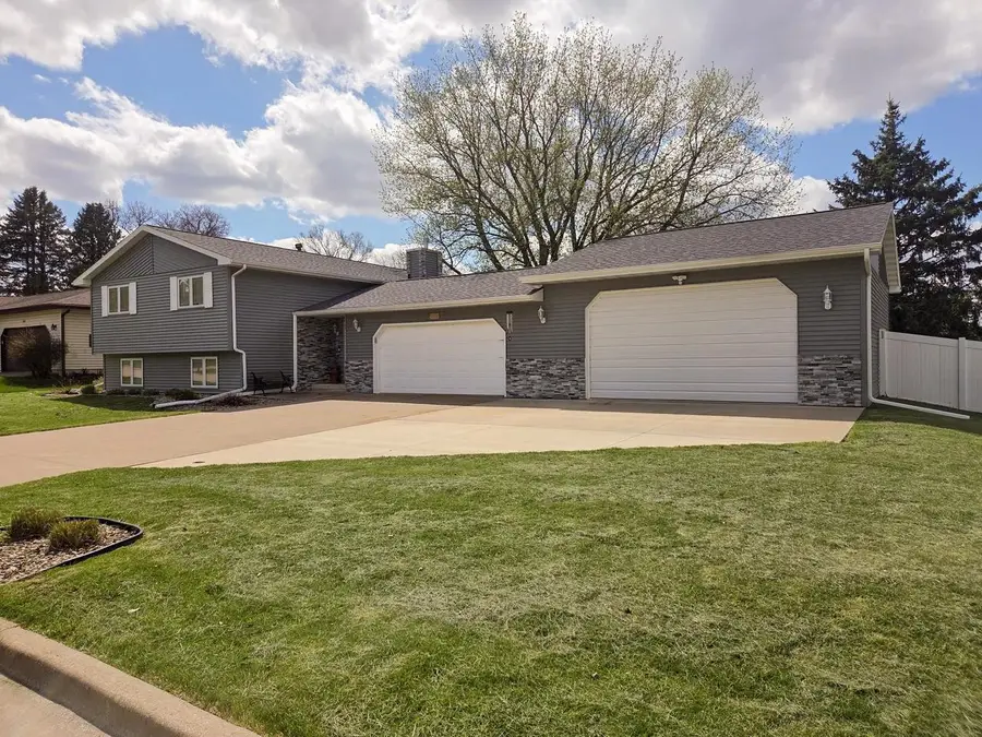 1470 Country Club Court, Platteville, WI 53818 - #2