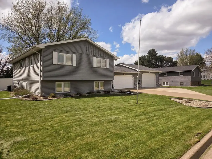 1470 Country Club Court, Platteville, WI 53818 - #3