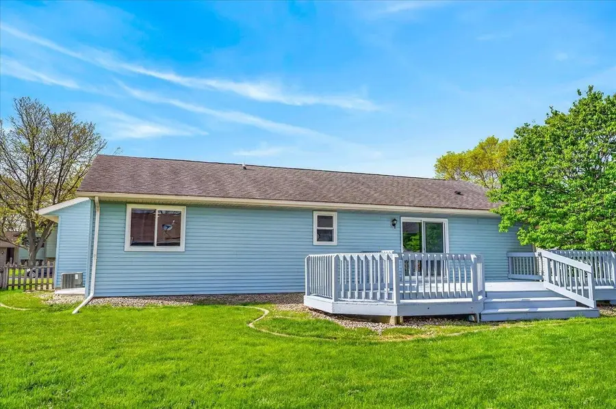 618 Robin Drive, Sun Prairie, WI 53590 - #2