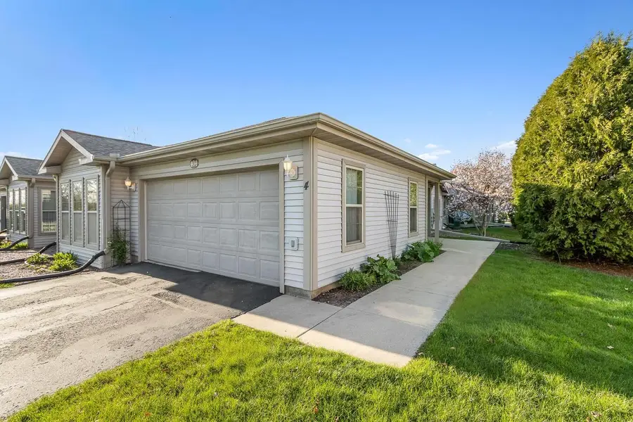 404 Henry Drive #4, Portage, WI 53901 - #2