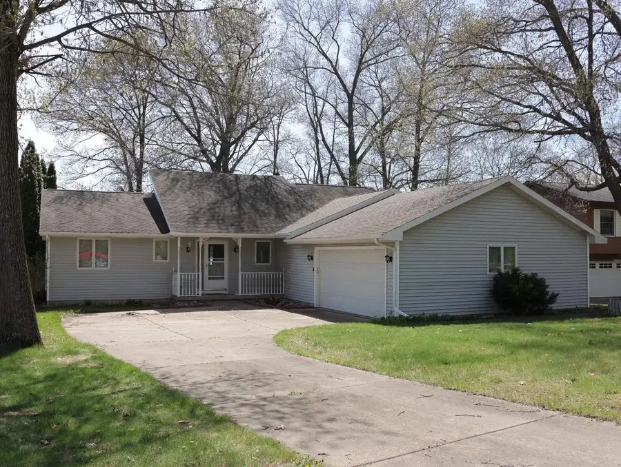 W5733 Island Drive, Pardeeville, WI 53954 - #2