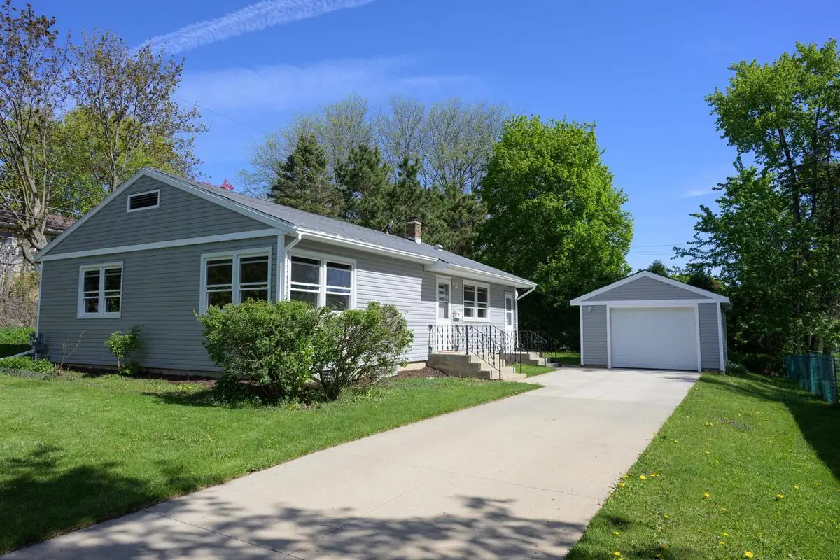 122 Gary Court, Sun Prairie, WI 53590 - #1