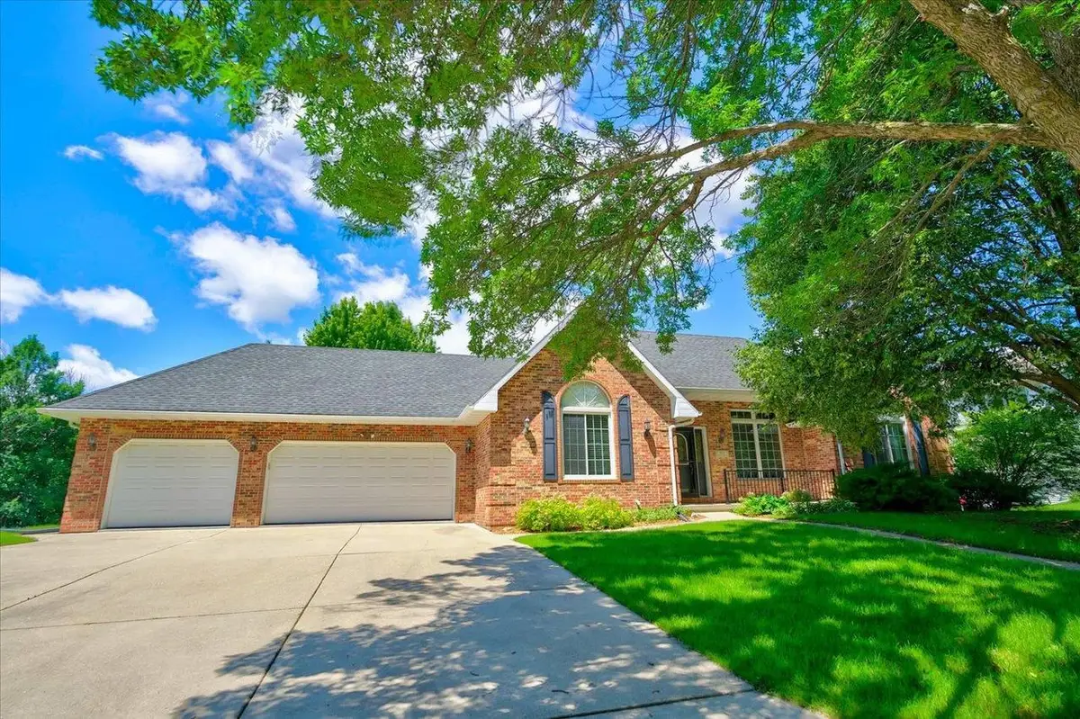 888 Chalfont Drive, Sun Prairie, WI 53590 - #1