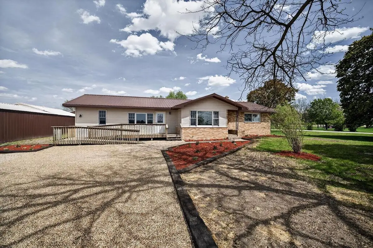 5537 County Road T, Brodhead, WI 53520 - #1