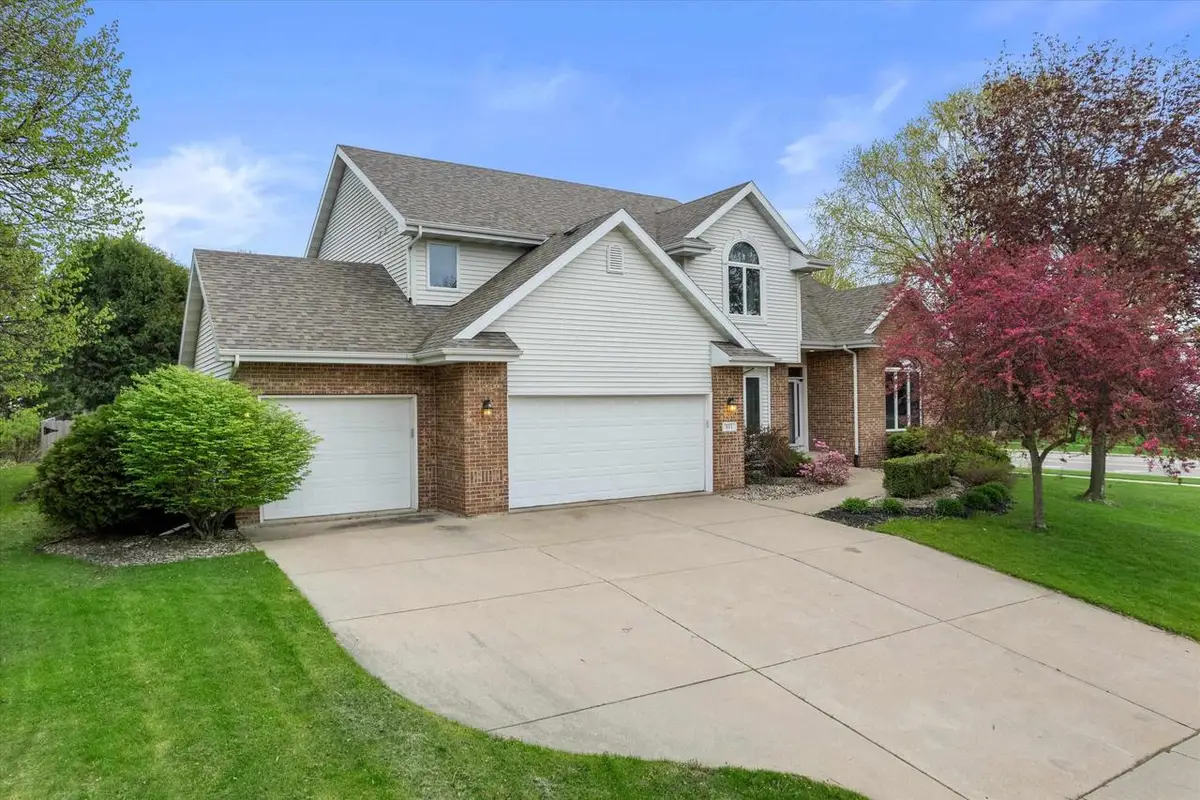 911 Eddington Drive, Sun Prairie, WI 53590 - #1