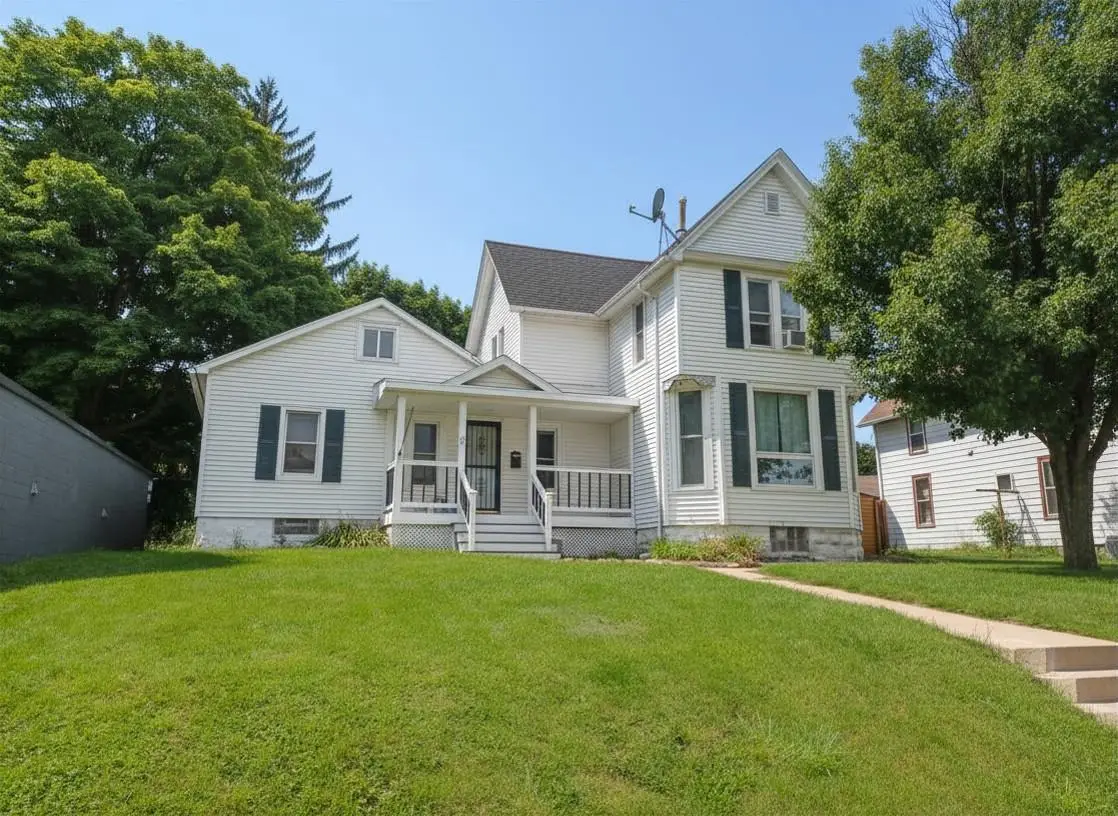 19 School Street, Mayville, WI 53050 - #1