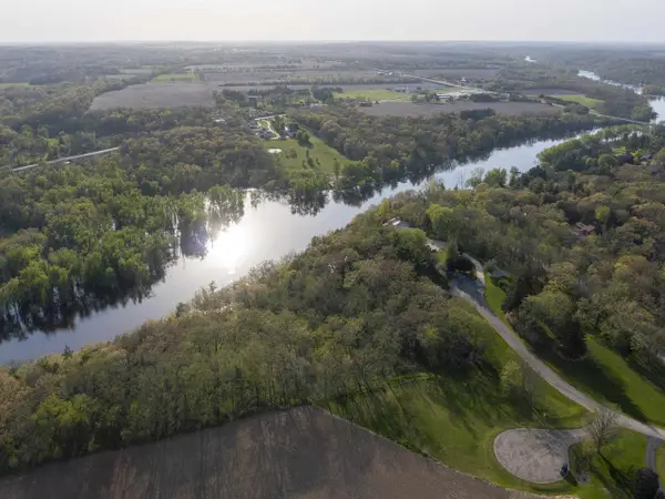 1 Bunny Trail, Janesville, WI 53545