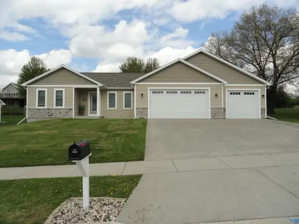 525 Eagle Ridge Ln, Portage, WI 53901