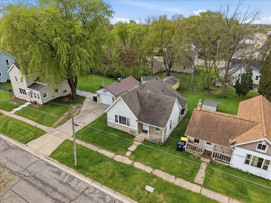 806 Mansion Street, Mauston, WI 53948 - #3