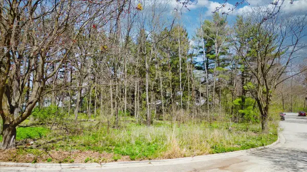 10 Larch Circle, Madison, WI 53705