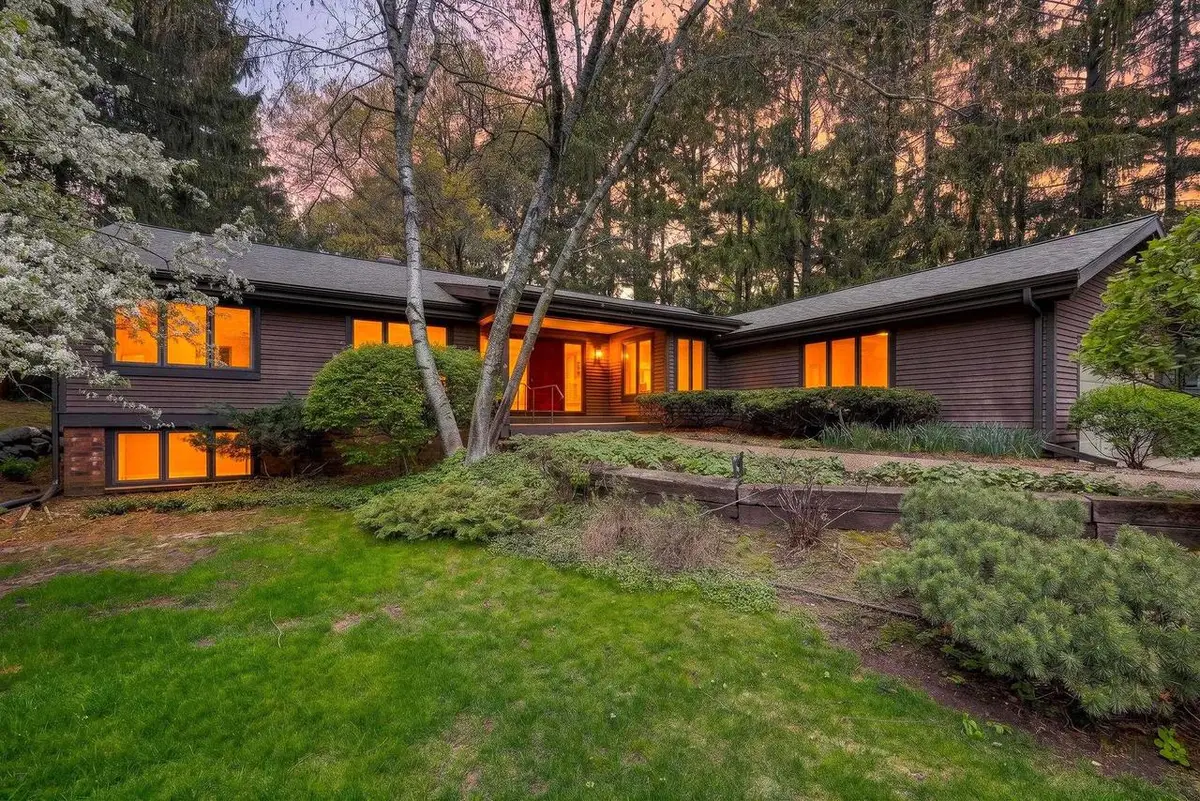 18 Larch Circle, Madison, WI 53705 - #1