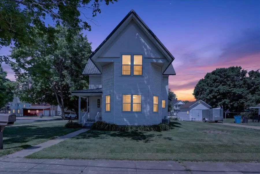 607 E 2nd Avenue, Brodhead, WI 53520 - #2