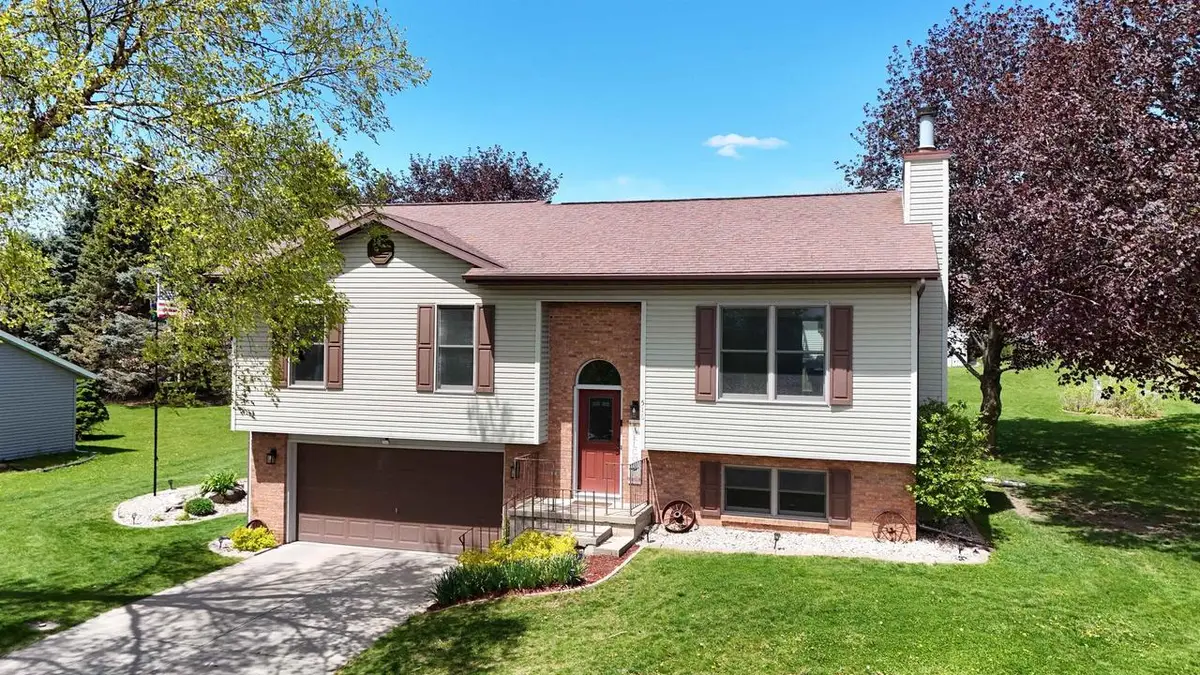516 Mohawk Trail, Deforest, WI 53532 - #1