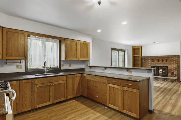 800 Clover Lane, Oregon, WI 53575