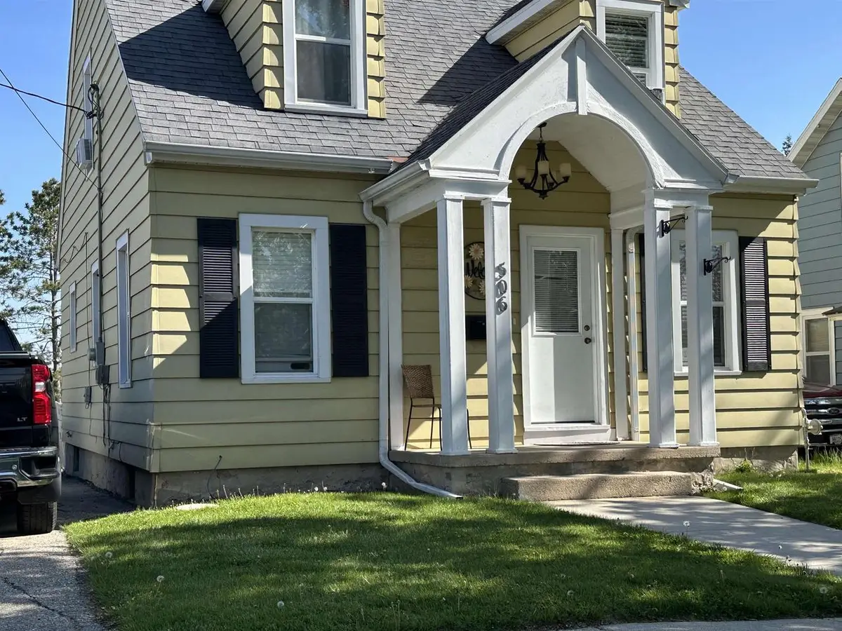506 E Mill Street, Beaver Dam, WI 53916 - #1