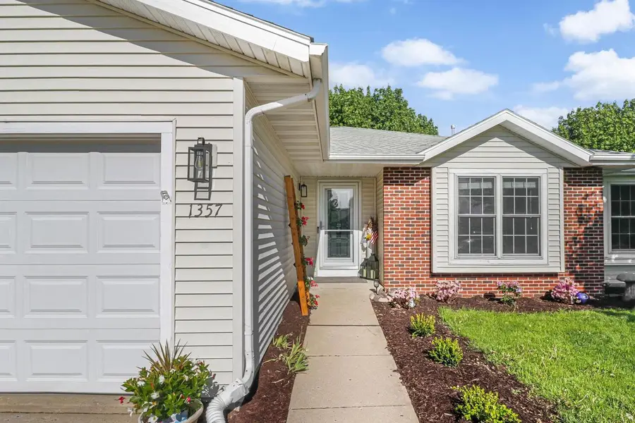 1357 Broadway Drive, Sun Prairie, WI 53590 - #2