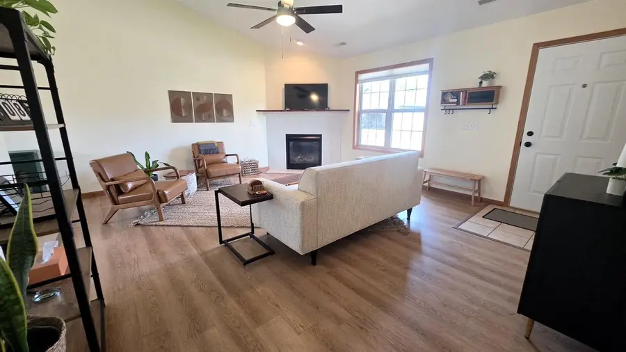 407 East Avenue #4, Belleville, WI 53508 - #3