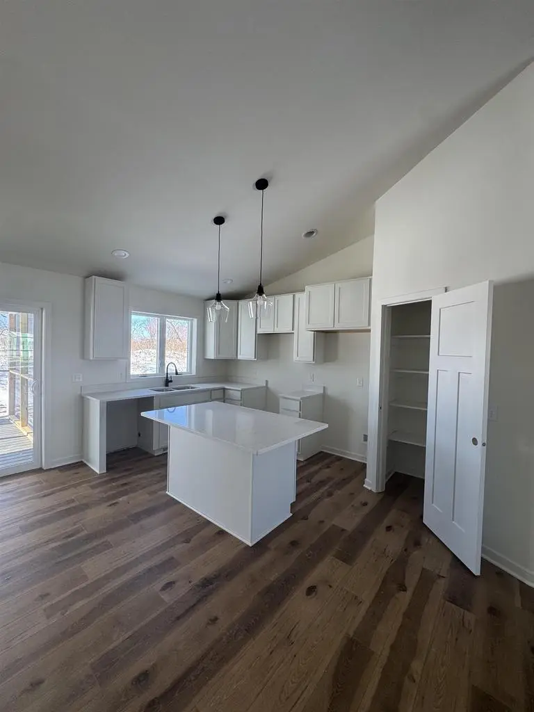 984 Bell Circle, Arlington, WI 53911 - #2