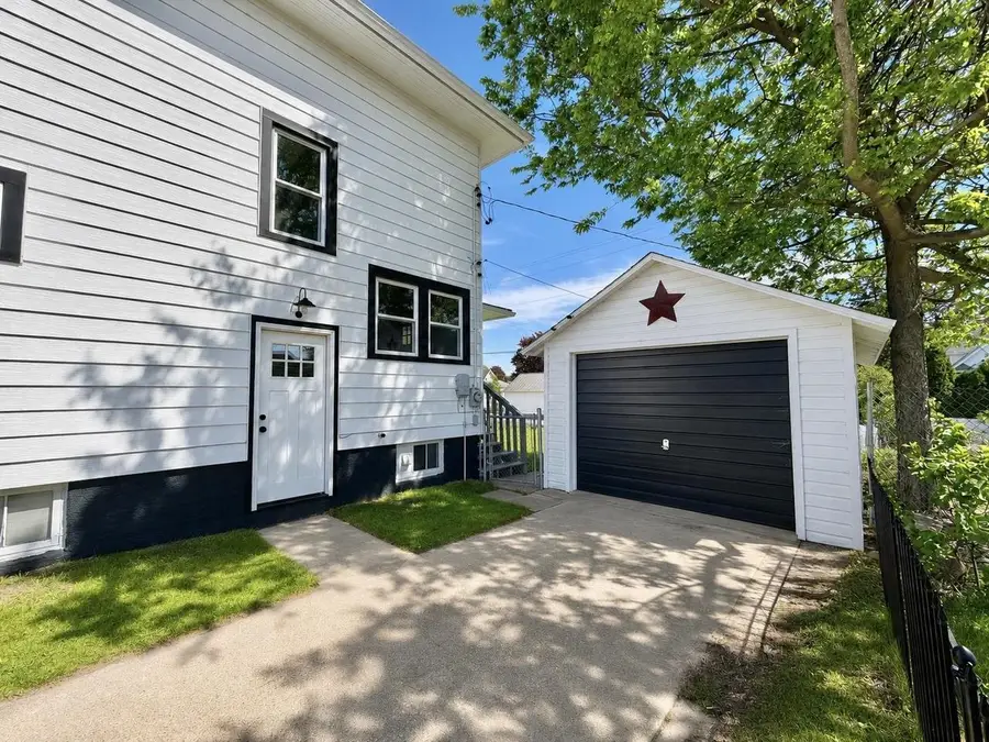 412 Marion Street, Portage, WI 53901 - #2