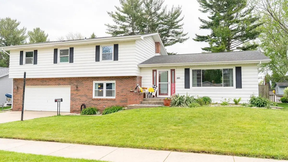 2023 Williamsburg Place, Janesville, WI 53548 - #1