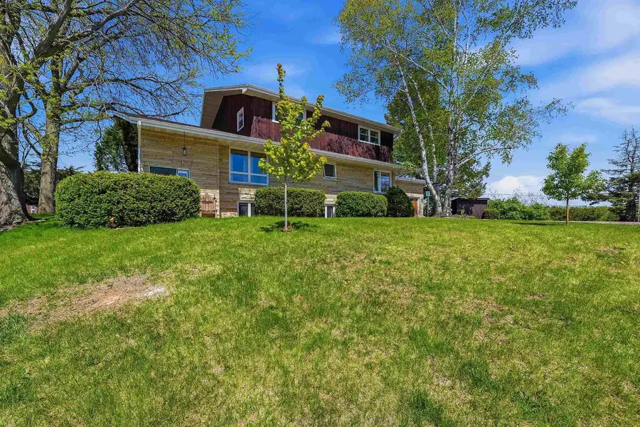 319 Hillcrest Drive, Beaver Dam, WI 53916 - #2