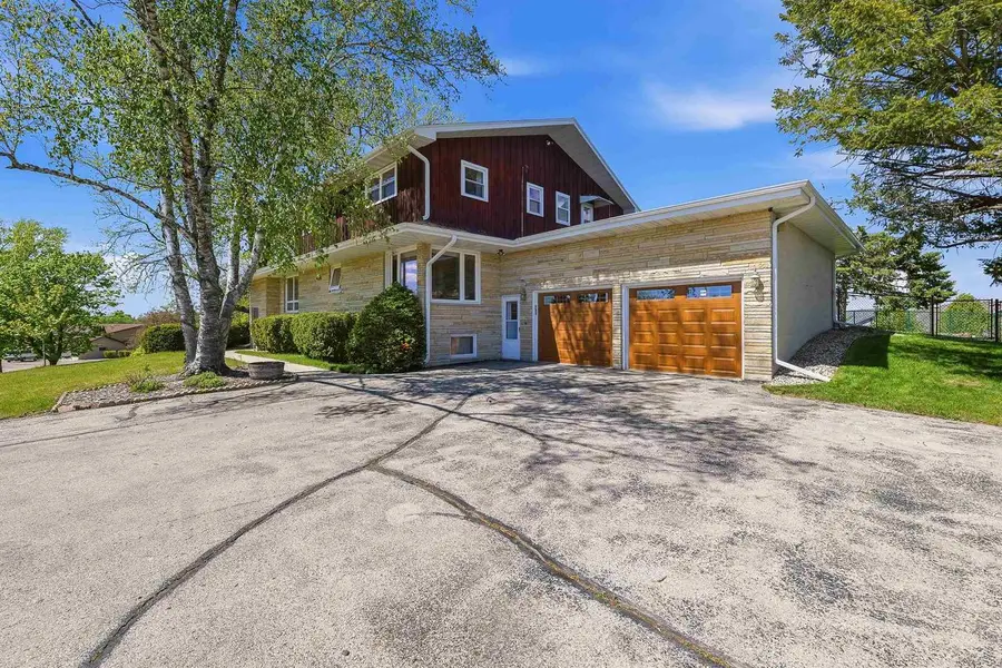 319 Hillcrest Drive, Beaver Dam, WI 53916 - #3
