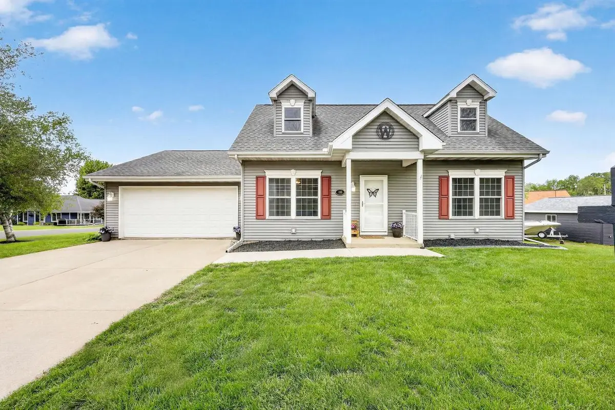 135 S Van Buren Street, Benton, WI 53803 - #1