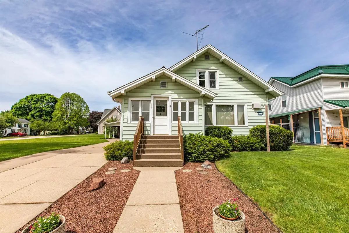 314 S Iowa Street, Dodgeville, WI 53533 - #1