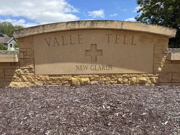 140 Valle Tell Drive, New Glarus, WI 53574
