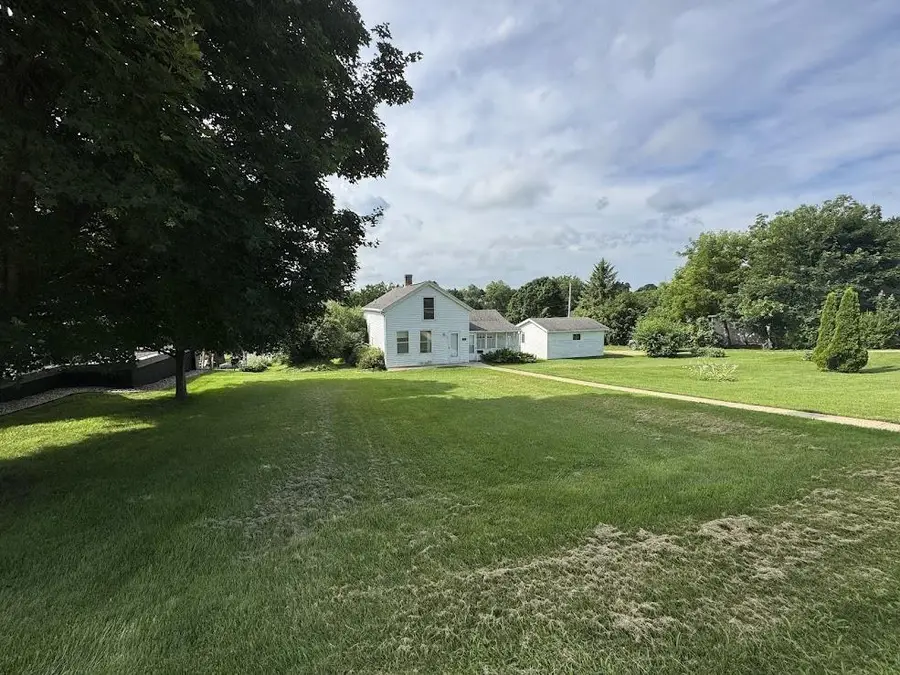 409 E Division Street, Dodgeville, WI 53533 - #3