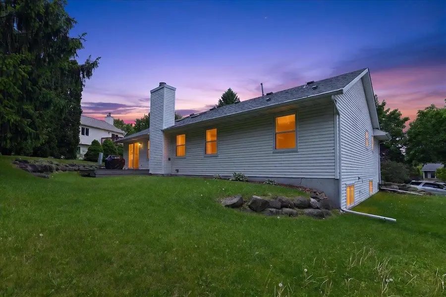 2609 Crest Line Drive, Madison, WI 53704 - #3
