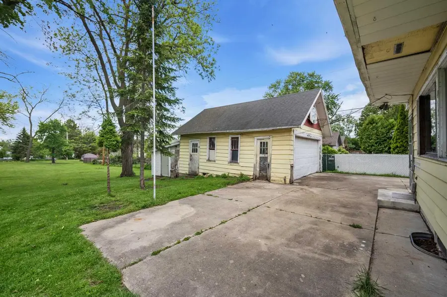 517 W Maple Avenue, Beaver Dam, WI 53916 - #2