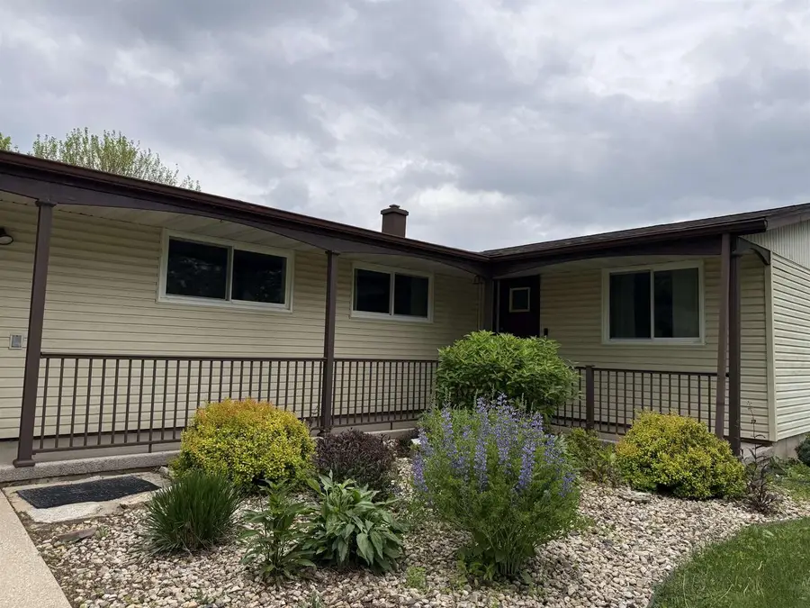 1190 Perry Drive, Platteville, WI 53818 - #3
