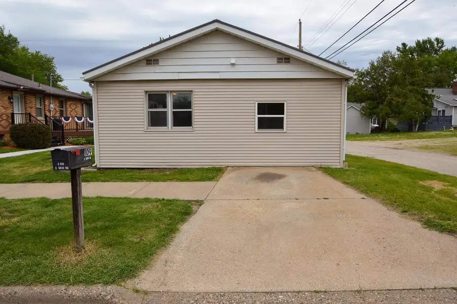 109 W Pine Street, Prairie Du Chien, WI 53821 - #3