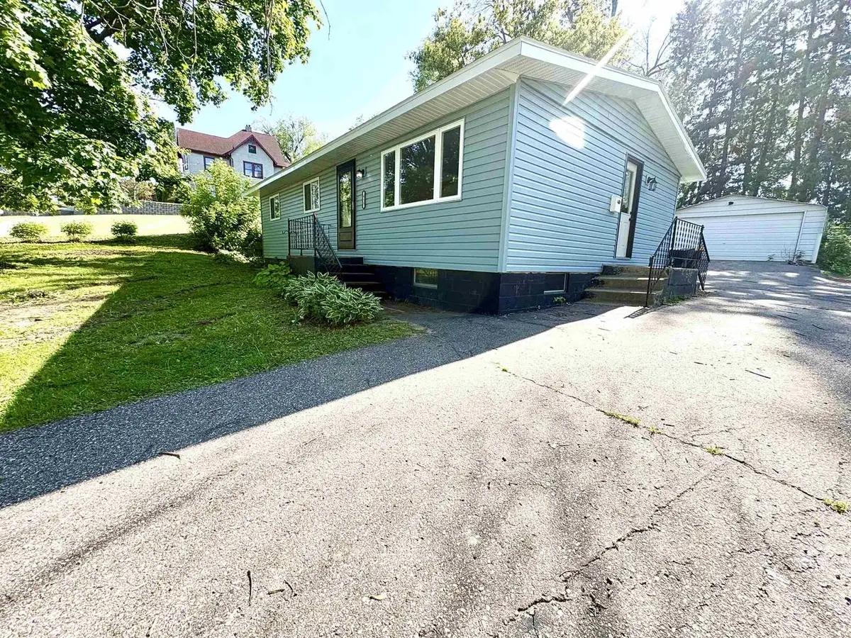411 Western Avenue, Elroy, WI 53929 - #1
