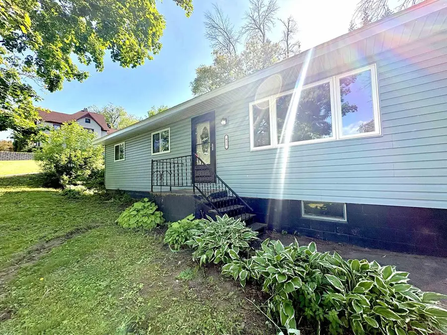 411 Western Avenue, Elroy, WI 53929 - #2