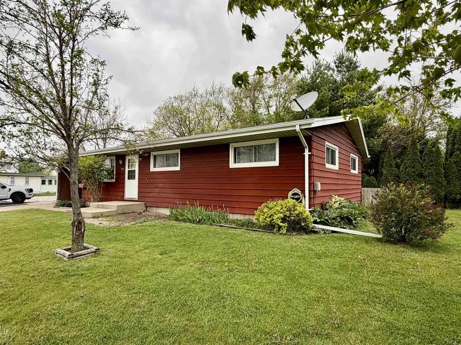 265 E Memorial Drive, Janesville, WI 53545 - #3