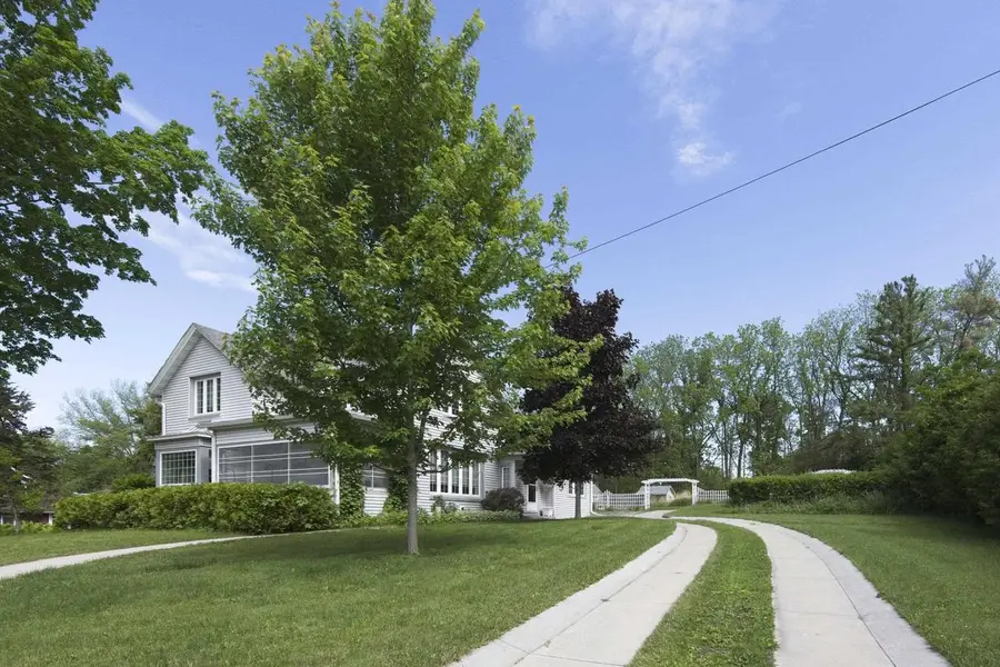 304 10th Avenue, Baraboo, WI 53913 - #2