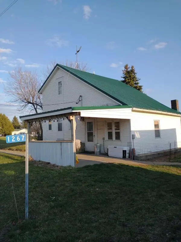 1267 Old Rossville Road, Waukon, IA 52172