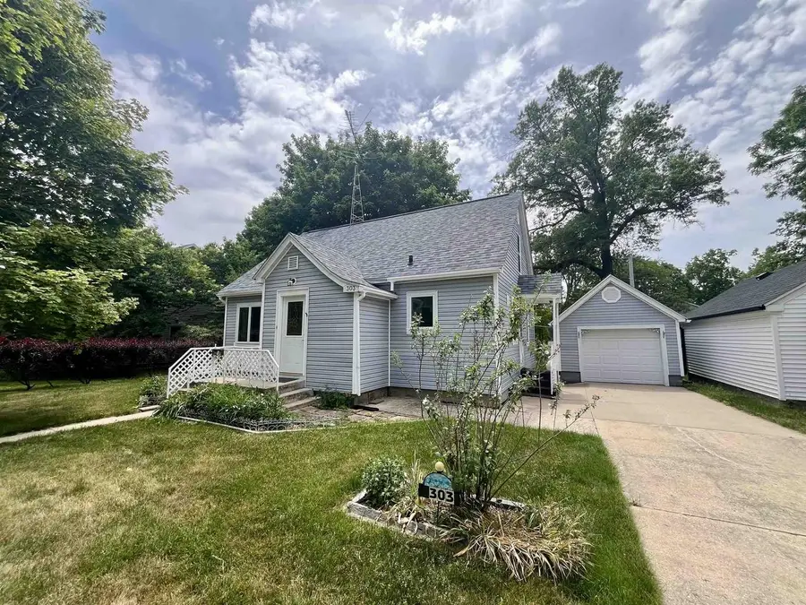 303 Garfield Avenue, Evansville, WI 53536 - #3