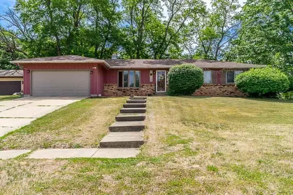 1749 Oak Leaf Drive, South Beloit, IL 61080